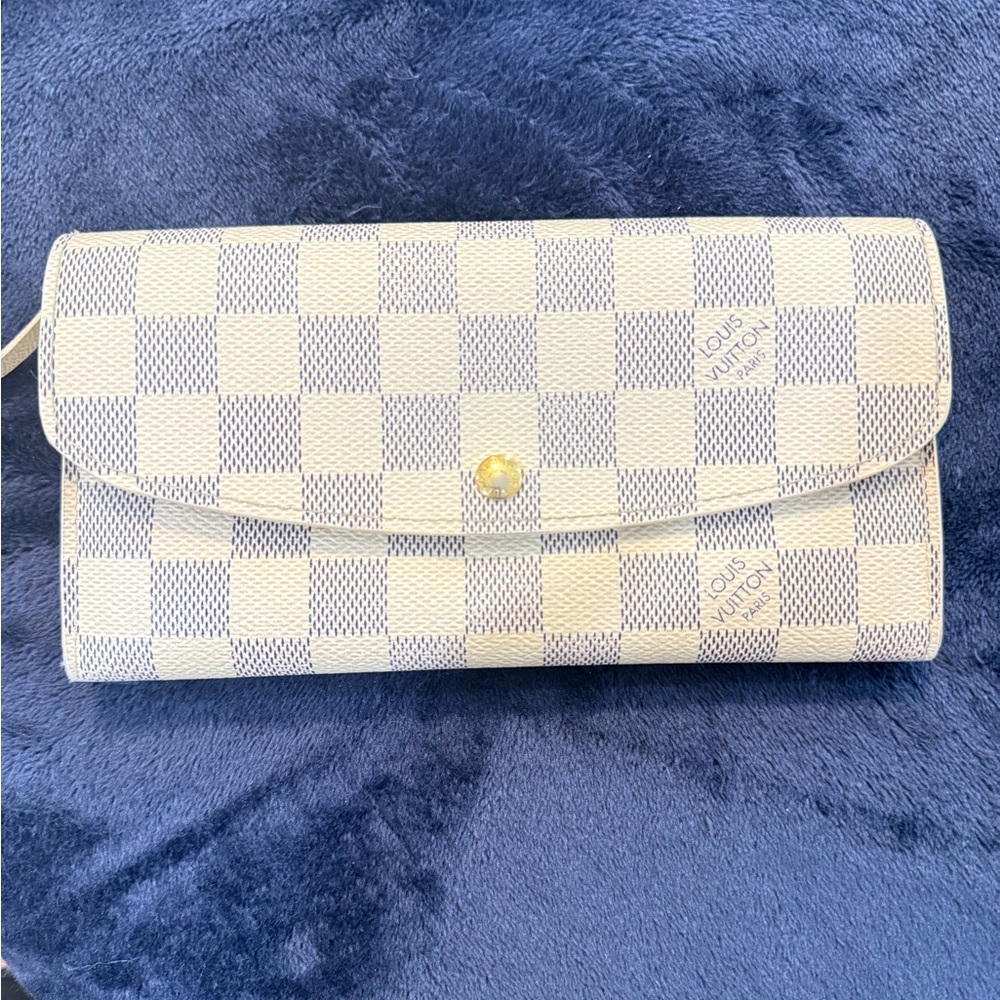 Authentic Louis Vuitton EMILIE Wallet